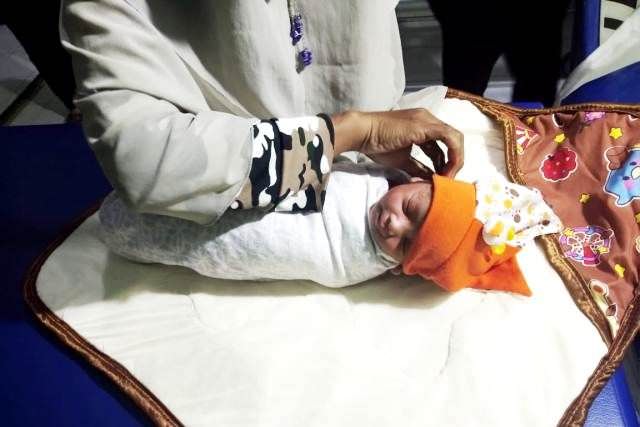 hendak-tidur-nemu-bayi-di-teras