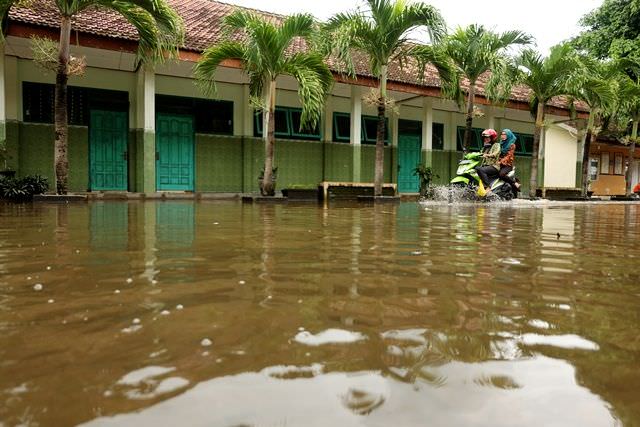 sekolah-tergenang-siswa-libur
