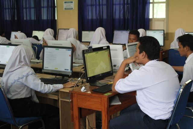 usbn-smp-harus-pinjam-laptop