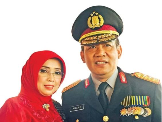 anang-iskandar-anak-tukang-cukur-meretas-jalan-menuju-senayan-2