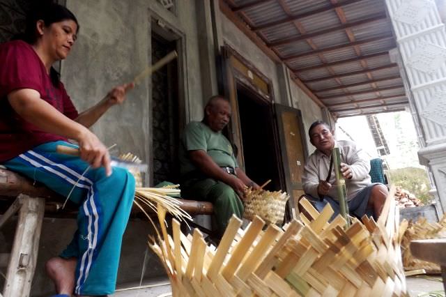 kampung-perajin-anyaman-bambu-di-plaosan-wates