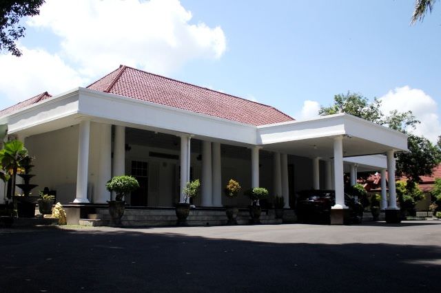 mengunjungi-gedung-eks-kantor-karesidenan-kediri