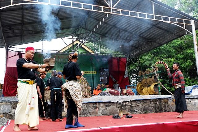 unyo-budoyo-kesenian-jaranan-gila-dari-desa-ngadi-kecamatan-mojo