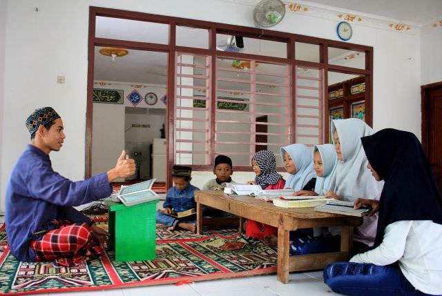 kebersamaan-dalam-keberagaman-di-desa-besowo-kepung-2