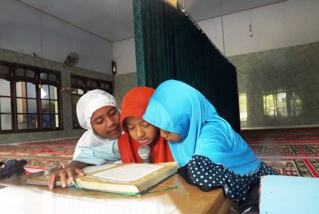 kentalnya-toleransi-antarumat-beragama-di-medowo-kandangan-1