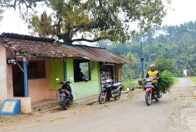 setahun-warga-slumbung-rayakan-tiga-hari-raya