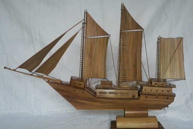 eksklusif-replika-kapal-pinisi-bambu