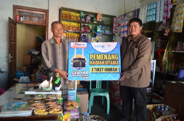 h-diono-pelanggan-setia-jawa-pos-radar-kediri-yang-raih-hadiah-umrah