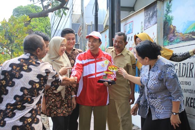 yusuf-tri-prasetyo-guru-honorer-sd-yang-jadi-pelatih-angkat-berat