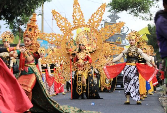 samas-costume-festival-kostum-karnaval-cintai-budaya
