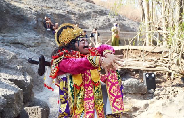 ora-waleh-ngajak-nom-noman-nyenengi-budaya