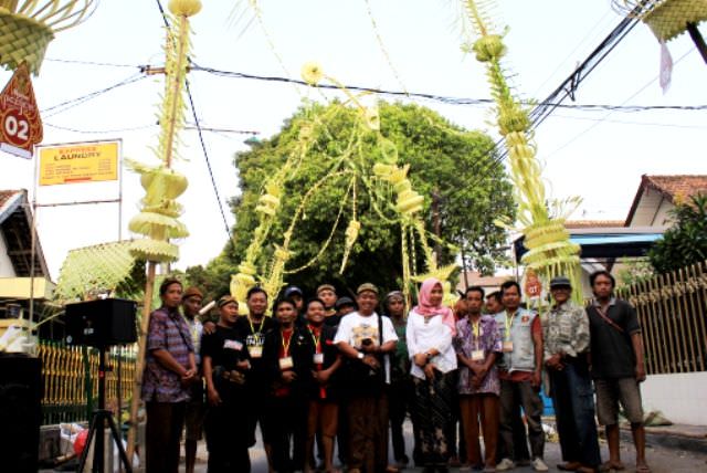 upaya-ndalem-dewobroto-lestarikan-tradisi-janur-penjor