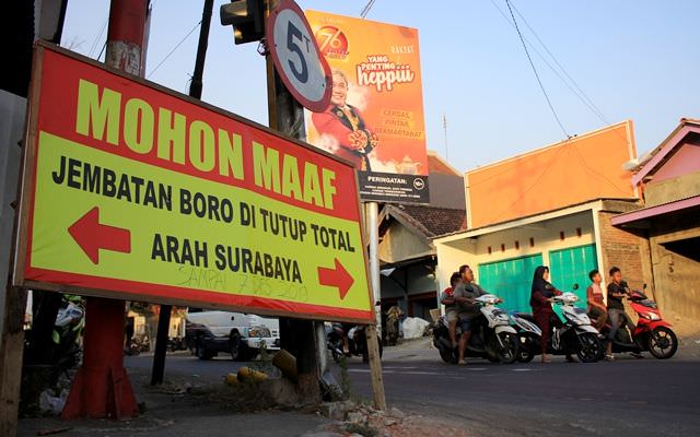 proyek-borolor-belum-selesai-kendaraan-besar-berputar-10-km