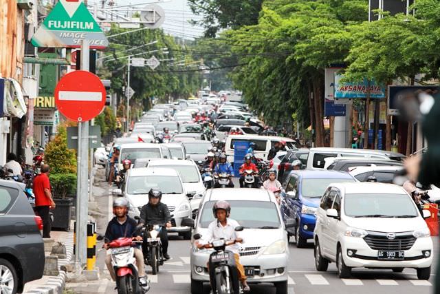 rawan-kemacetan-akan-uji-coba-parkir-pararel-di-jalan-brawijaya
