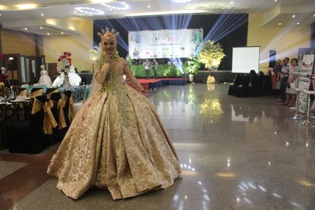 gaun-pernikahan-serasa-jadi-putri-raja-dengan-balls-gown
