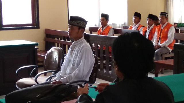 ini-tuntutan-untuk-pengedar-pil-koplo-yang-diupah-1-liter-bensin