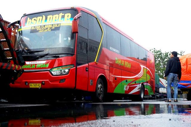 terperosok-ambruk-braakkwanita-bojonegoro-tewas-terlindas-bus