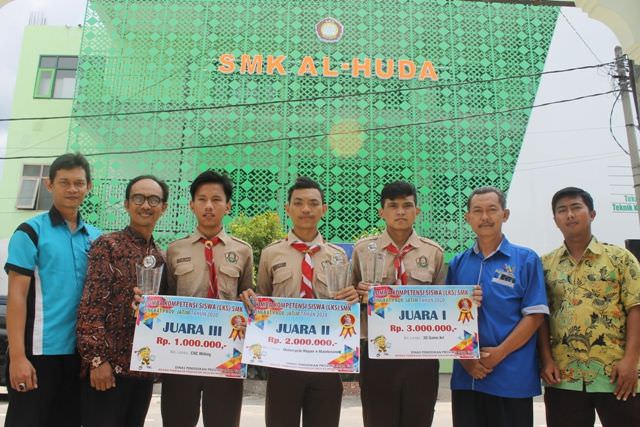 luar-biasa-tiga-siswa-smk-al-huda-kota-kediri-raih-juara-di-lks-jatim