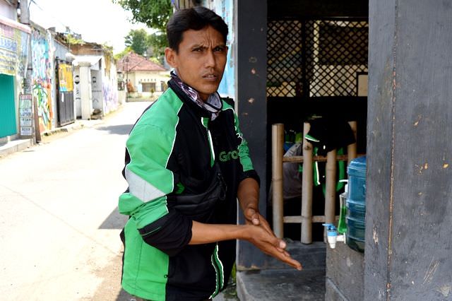 driver-ojek-online-pare-tetap-bekerja-di-tengah-pandemi-korona