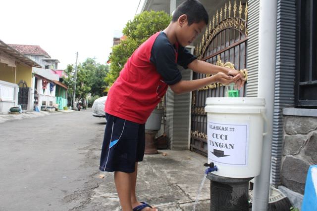 warga-desa-gejagan-loceret-menghalau-korona-masuk-ke-rumah-mereka