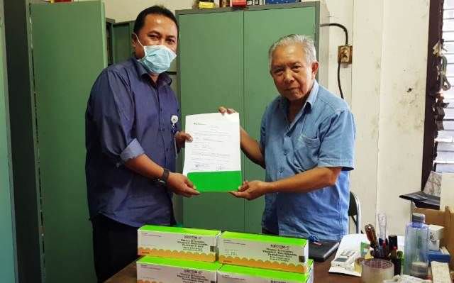 bpjamsostek-kediri-serahkan-multivitamin-untuk-tenaga-kerja