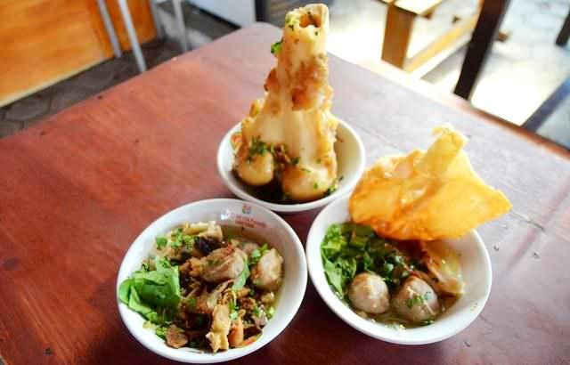 wuih-pakai-toping-jeroan-hingga-balungan-rasa-bakso-kian-nendang