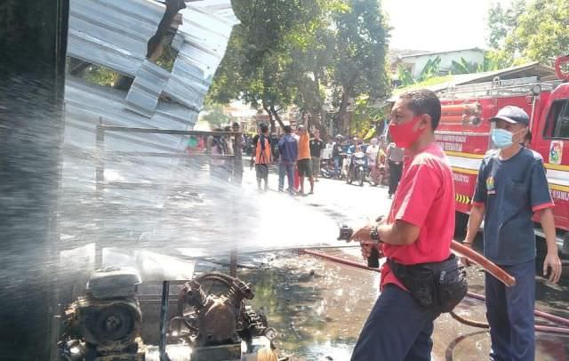 bengkel-motor-baron-ludes-terbakar