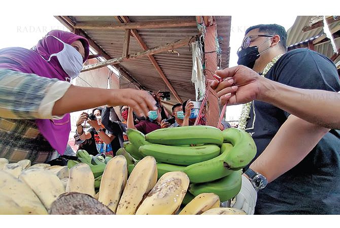 blusukan-ke-pasar-borong-sayuran