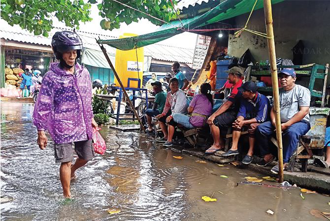 setiap-hujan-pasar-jadi-tergenang