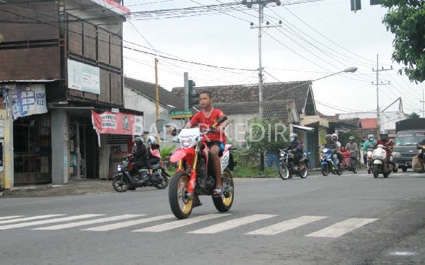 balap-liar-di-kediri-cari-trek-lurus-lampu-merah-jadi-penanda