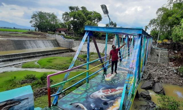 jembatan-janeng-di-desa-mlorah-rejoso-yang-jadi-spot-swafoto-dadakan