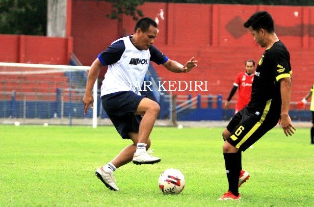 sugiono-sudah-mengabdi-21-tahun-di-persik-kediri