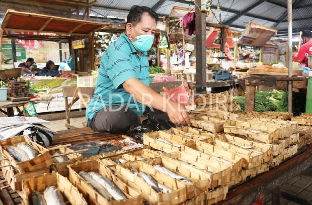 ikan-segar-di-pasar-kediri-langka-yang-pindang-mahal
