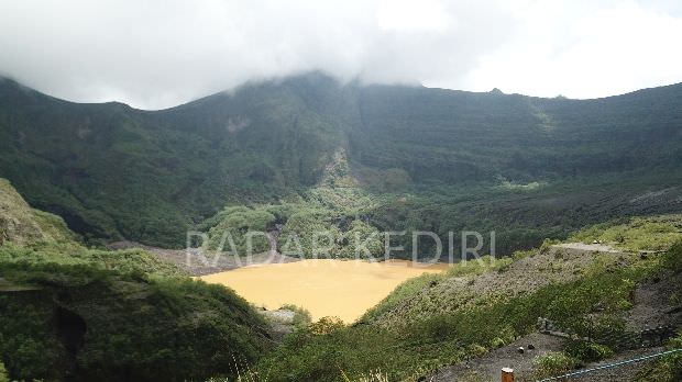 kawah-gunung-kelud-tujuh-tahun-setelah-letusan-terakhir