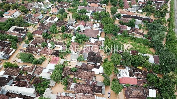 kisah-ibu-muda-yang-melahirkan-saat-banjir-menerjang-nganjuk