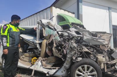 tabrak-truk-di-tol-bagor-nganjuk-pria-lamongan-meninggal