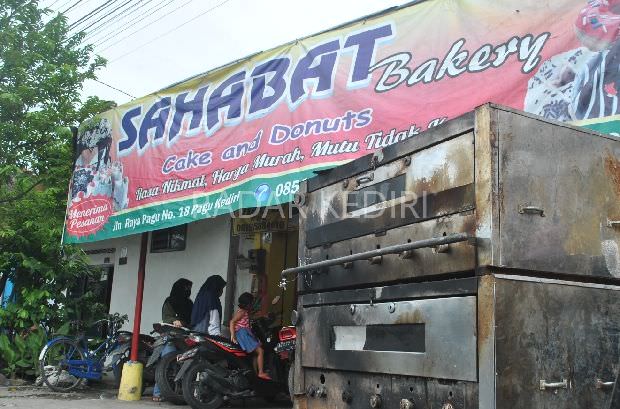toko-kue-di-depan-pasar-pagu-terbakar-ini-sebabnya