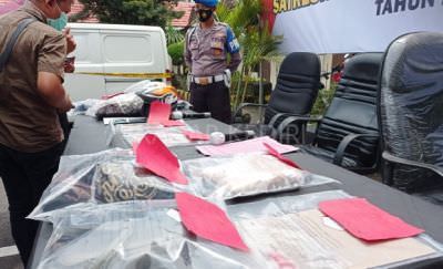 kasus-pembunuhan-gadis-di-hotel-lotus-kondom-hingga-pisau-diamankan