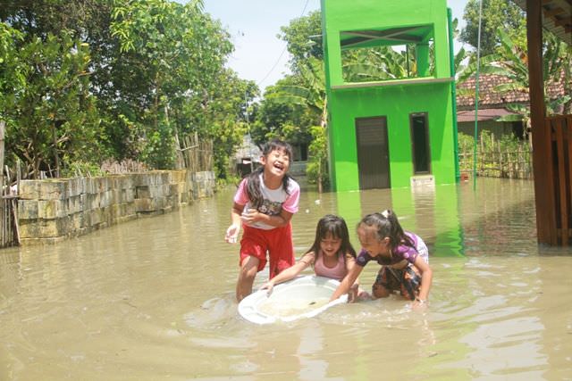 banjir-rendam-lima-desa-di-lengkong