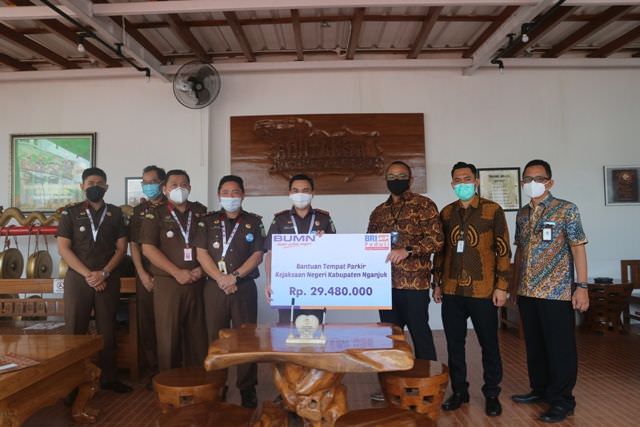 bri-bantu-bangun-tempat-parkir-kejari-nganjuk