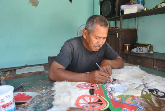 pasang-surut-suyoto-menekuni-pembuatan-wayang-kulit-puluhan-tahun