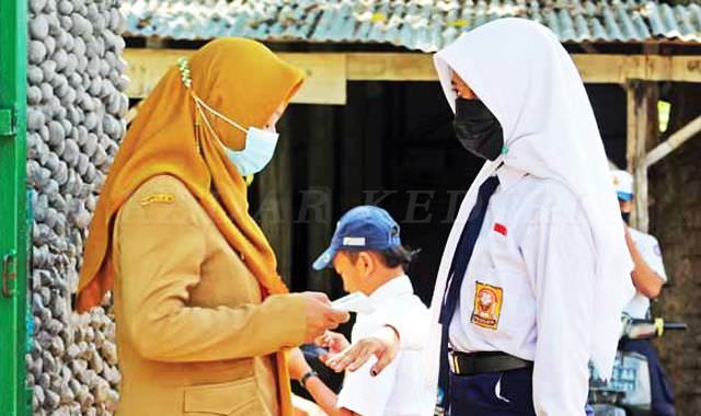 yang-wfh-harus-e-finger