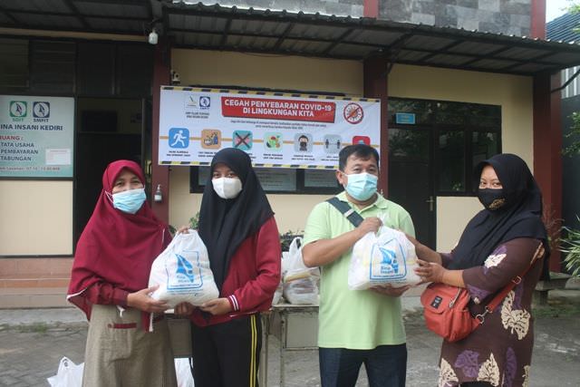 sdit-bina-insani-dan-komite-sekolah-gelar-baksos-di-kelurahan-lirboyo
