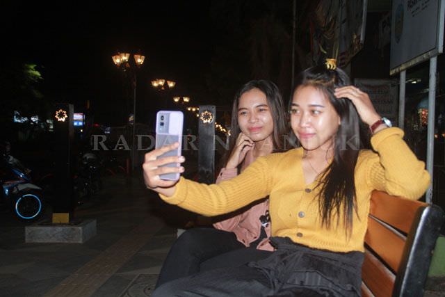 menikmati-malioboro-kota-nganjuk-di-malam-hari
