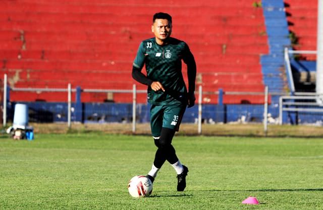 kiper-persik-dian-agus-prasetyo-rayakan-ulang-tahun-dengan-sederhana