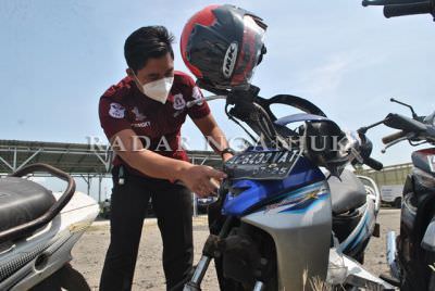 menyeberang-tewas-tertabrak-motor-di-depan-terminal-anjuk-ladang