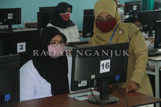 peserta-tua-bingung-operasikan-komputer