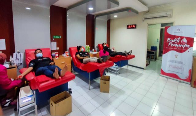 8-komunitas-motor-dan-fans-club-kediri-gelar-donor-darah