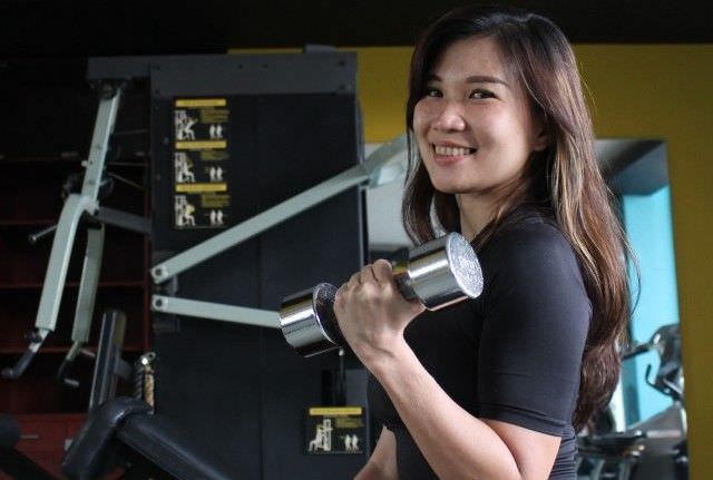 esther-amelia-monica-yoga-dan-pola-hidup-sehat