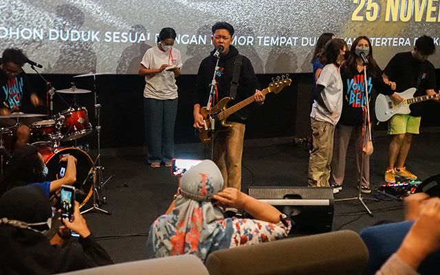 bayu-skak-dan-joshua-sapa-penggemar-kediri